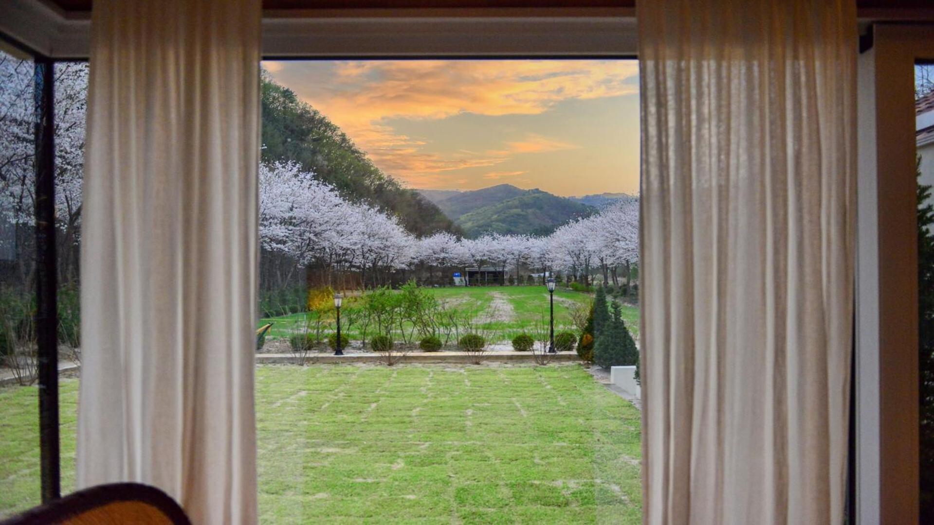 Sarongde Bangdong Hotel Chuncheon Room photo